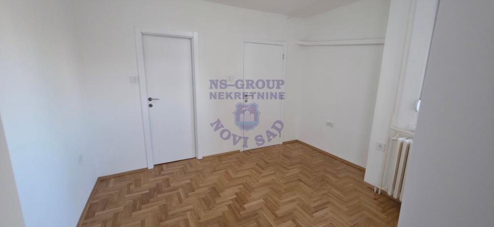 Slika 10 - Prodaja stana, 50m2, Avijatičarsko naselje Novi Sad, sa terasom, ima lift