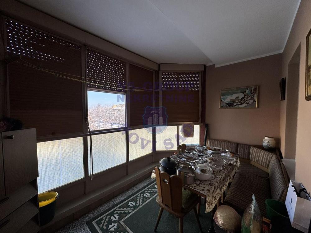 Slika 10 - Dvosoban, 52m2, Novo naselje Novi Sad, sa terasom