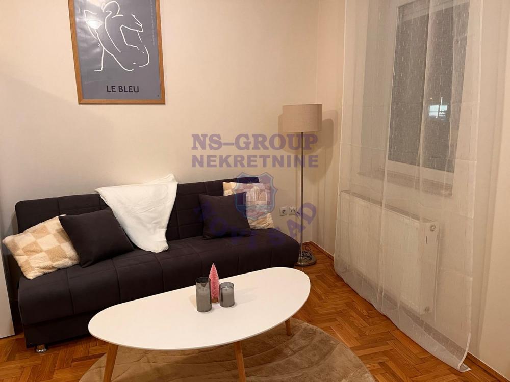 Slika 2 - Jednosoban, 26m2, Adamovićevo naselje Novi Sad, sa terasom, ima lift