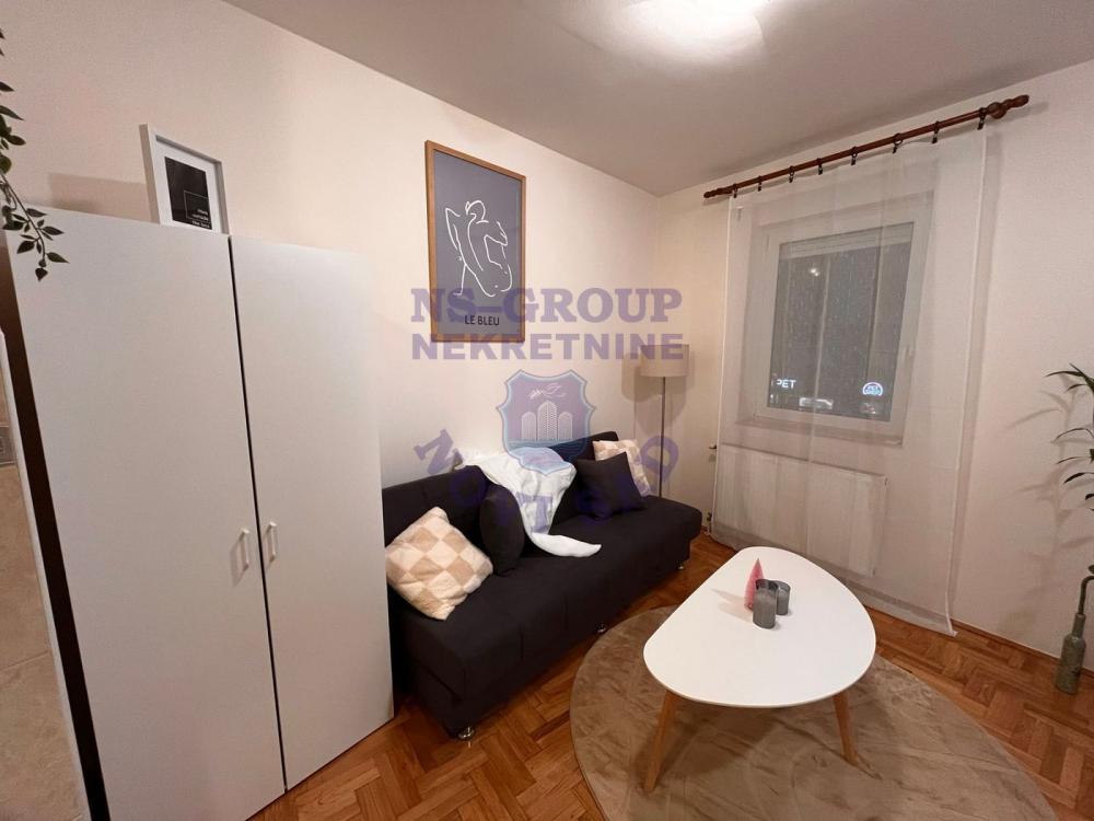 Slika 1 - Jednosoban, 26m2, Adamovićevo naselje Novi Sad, sa terasom, ima lift