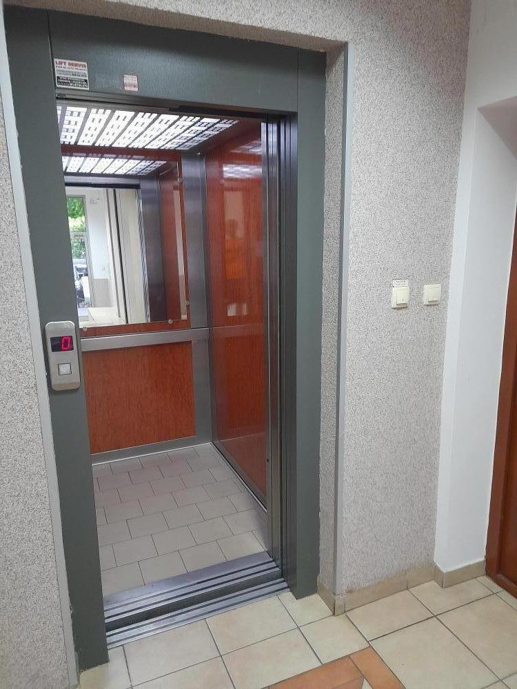 Slika 9 - Dvoiposoban, 55m2, janka cmelika 39 Novi Sad, sa terasom, ima lift