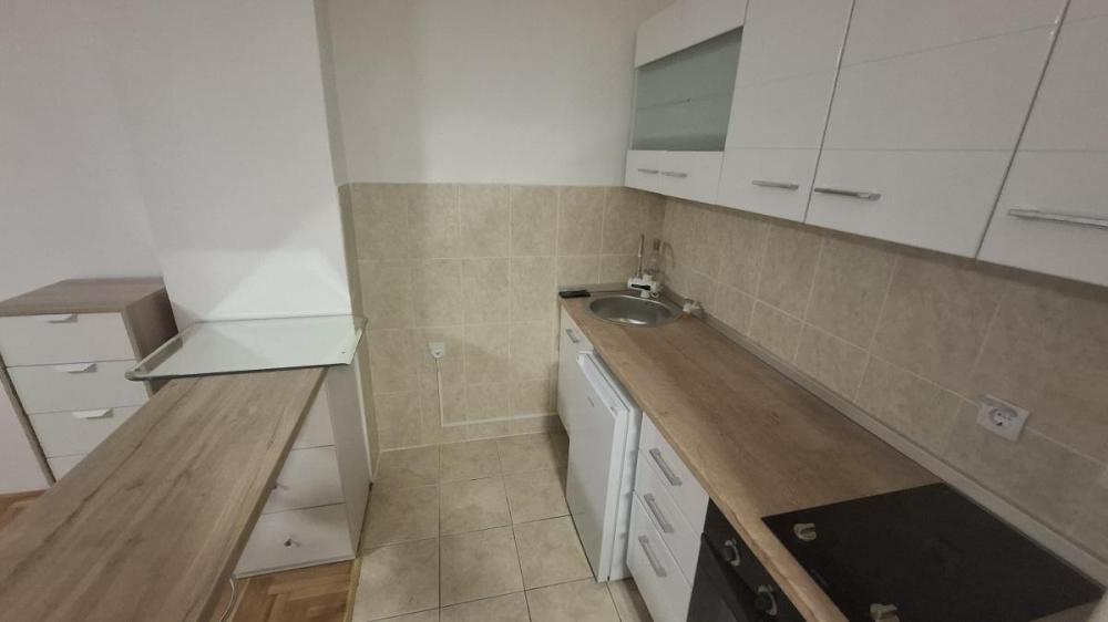 Slika 7 - Garsonjera sa nameštajem Podbara