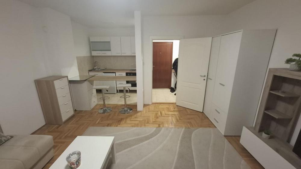 Slika 4 - Garsonjera sa nameštajem Podbara