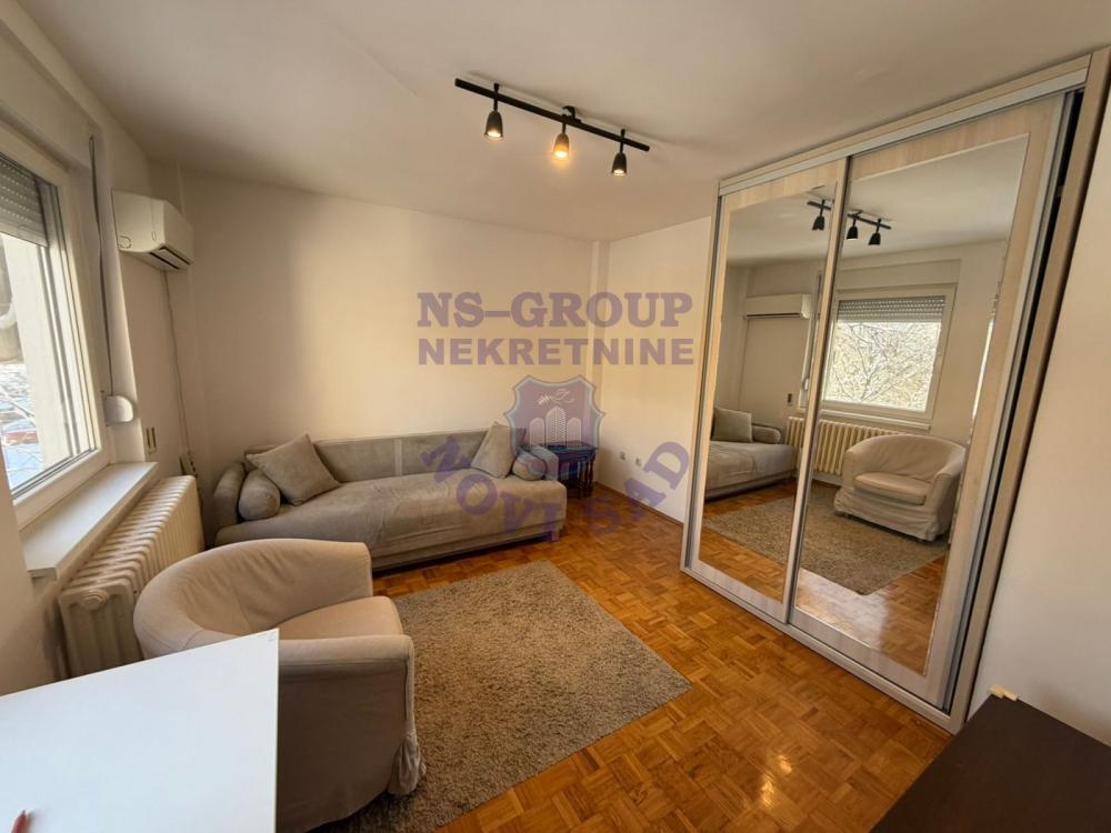 Slika 1 -  kompletno namešten stan površine 23 m² na Novom Naselju