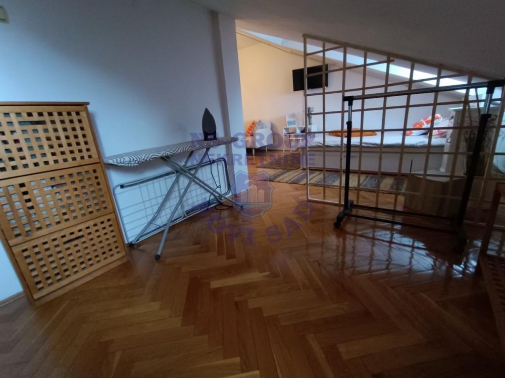 Slika 4 - Dvosoban, 61m2, Adamovićevo naselje Novi Sad