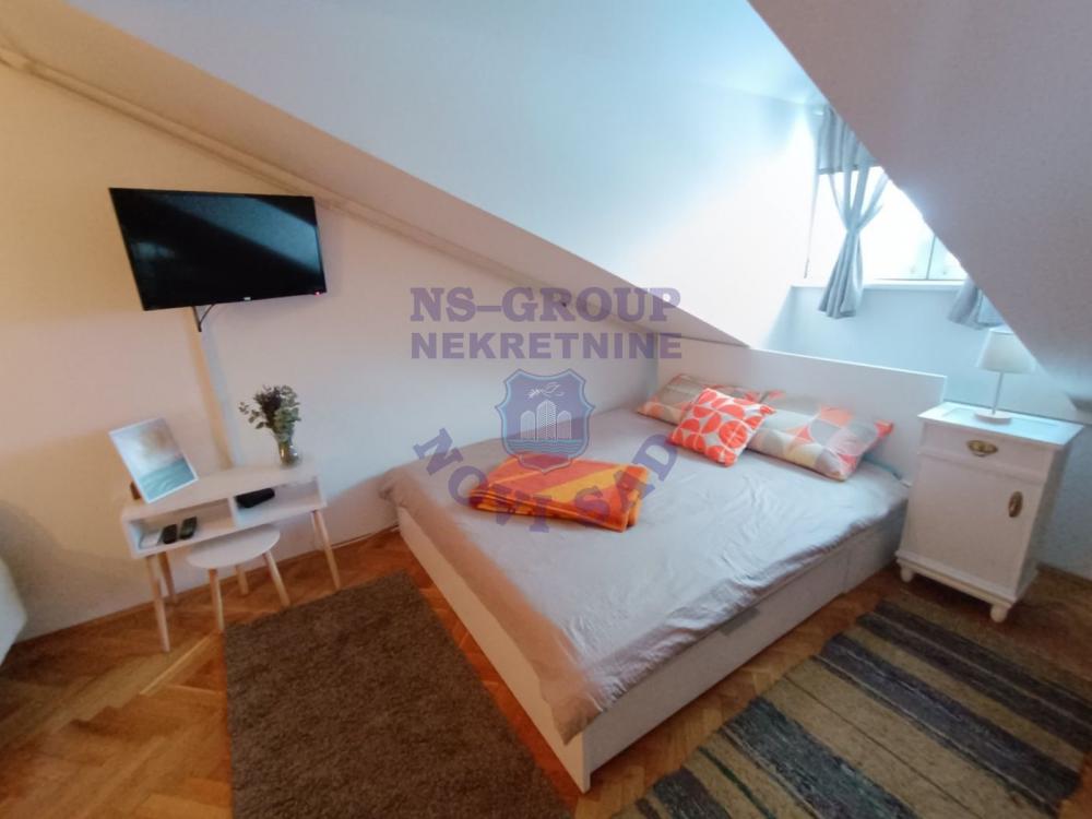 Slika 5 - Dvosoban, 61m2, Adamovićevo naselje Novi Sad