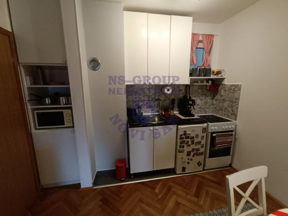 Slika 2 - Dvosoban, 61m2, Adamovićevo naselje Novi Sad
