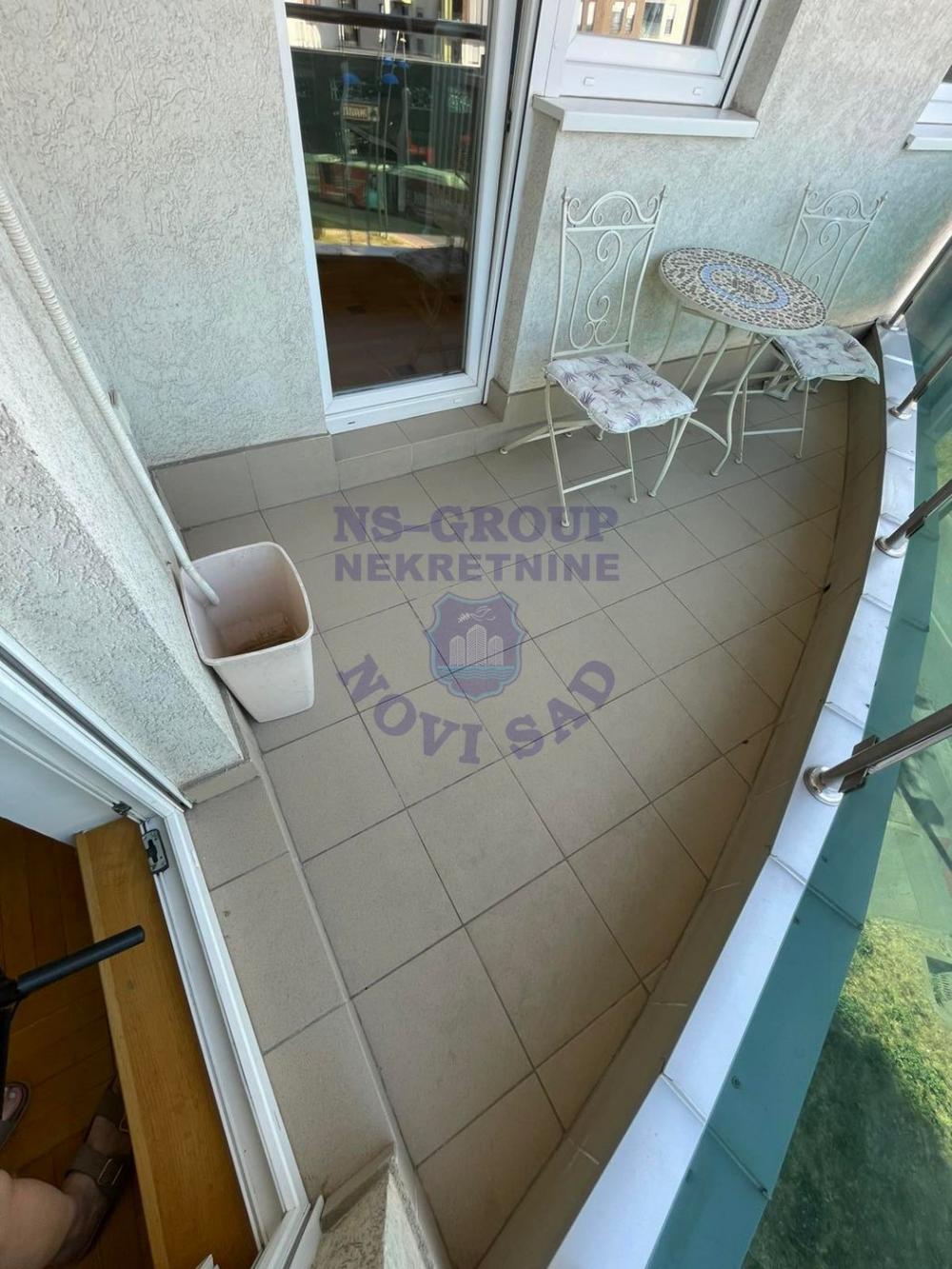 Slika 2 - Četvorosoban, 91m2, Bulevar patrijarha Pavla (Somborski bulevar) Novi Sad, sa terasom, ima lift