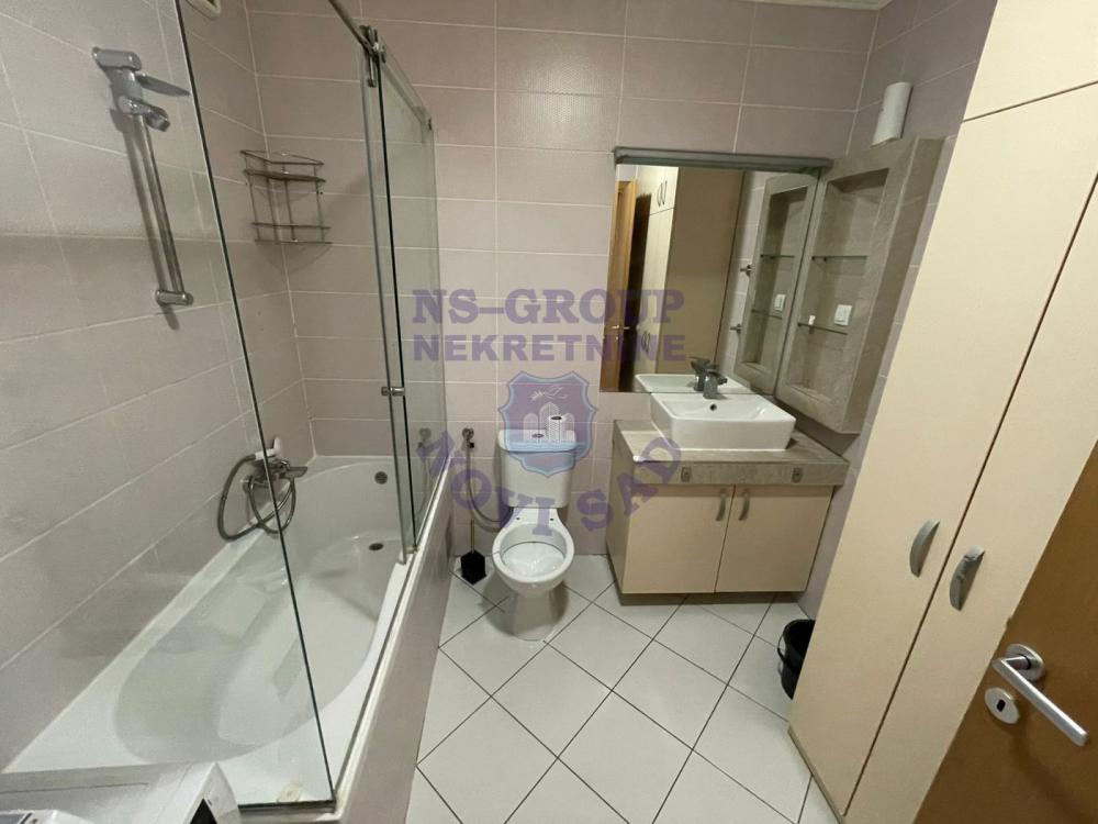 Slika 7 - Četvorosoban, 91m2, Bulevar patrijarha Pavla (Somborski bulevar) Novi Sad, sa terasom, ima lift