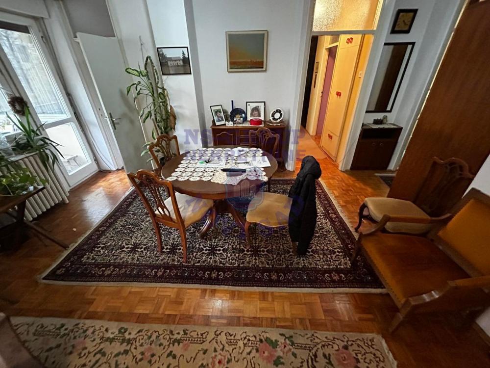 Slika 1 - Troiposoban, 86m2, Socijalno Novi Sad, sa terasom, ima lift