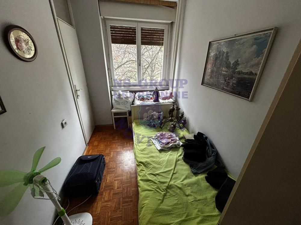 Slika 5 - Troiposoban, 86m2, Socijalno Novi Sad, sa terasom, ima lift