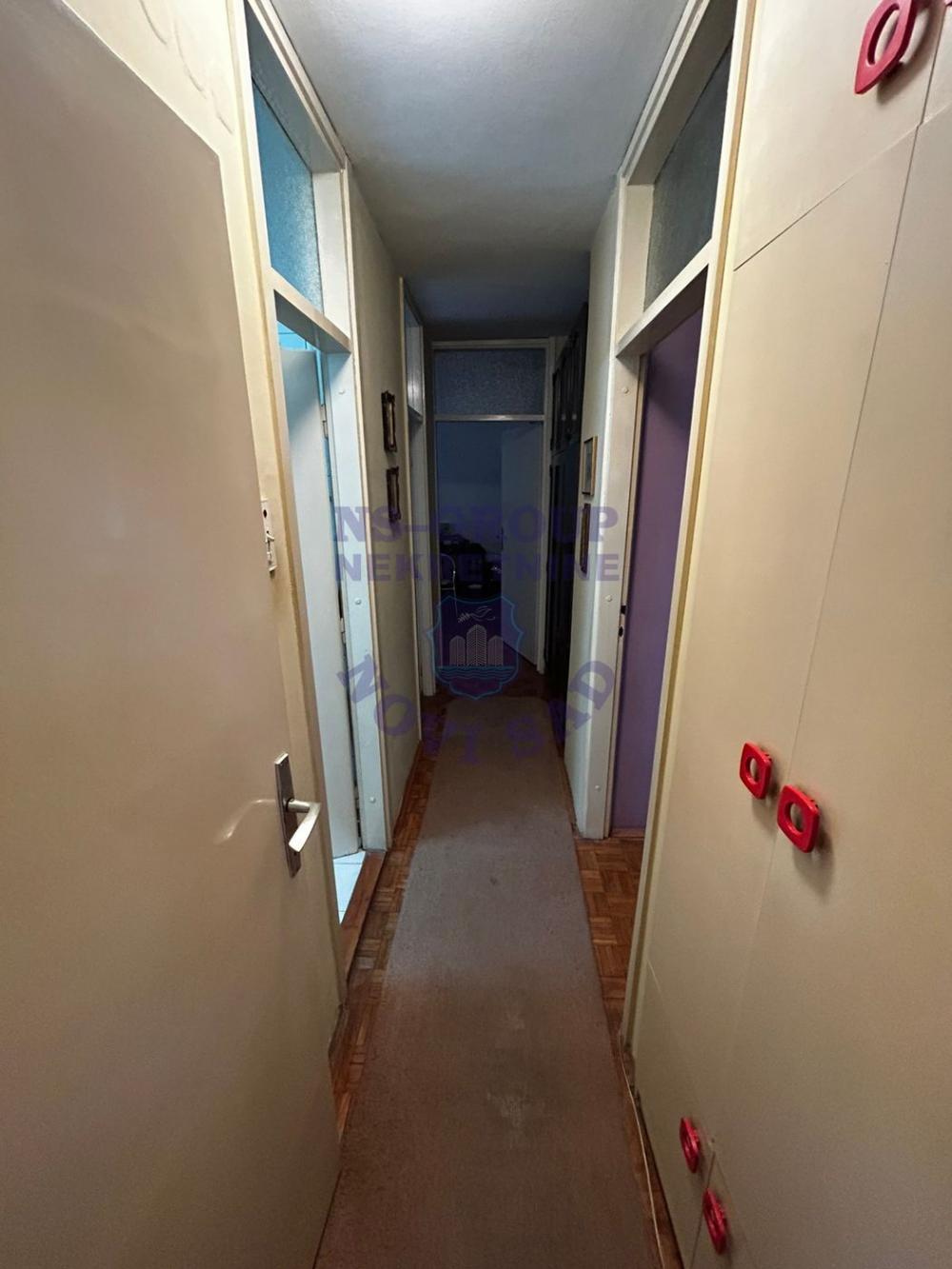 Slika 7 - Troiposoban, 86m2, Socijalno Novi Sad, sa terasom, ima lift