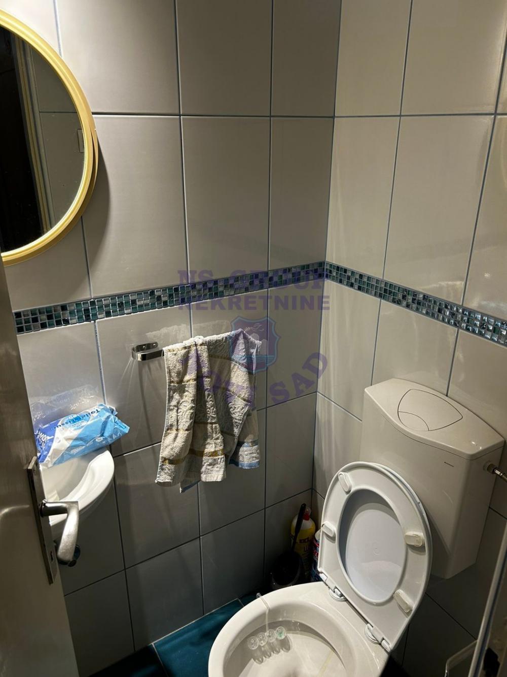 Slika 9 - Troiposoban, 86m2, Socijalno Novi Sad, sa terasom, ima lift