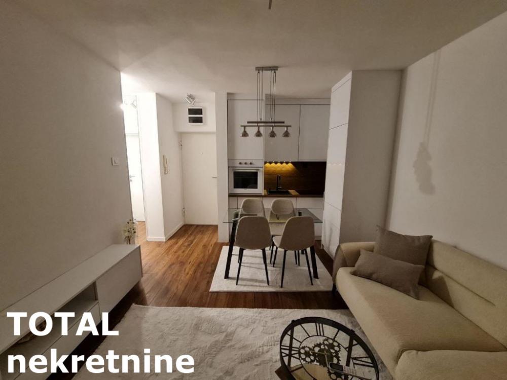 Slika 3 - Stan,NOVI SAD,CENTAR,kv: 35.00, € 135000, ID: 1102047