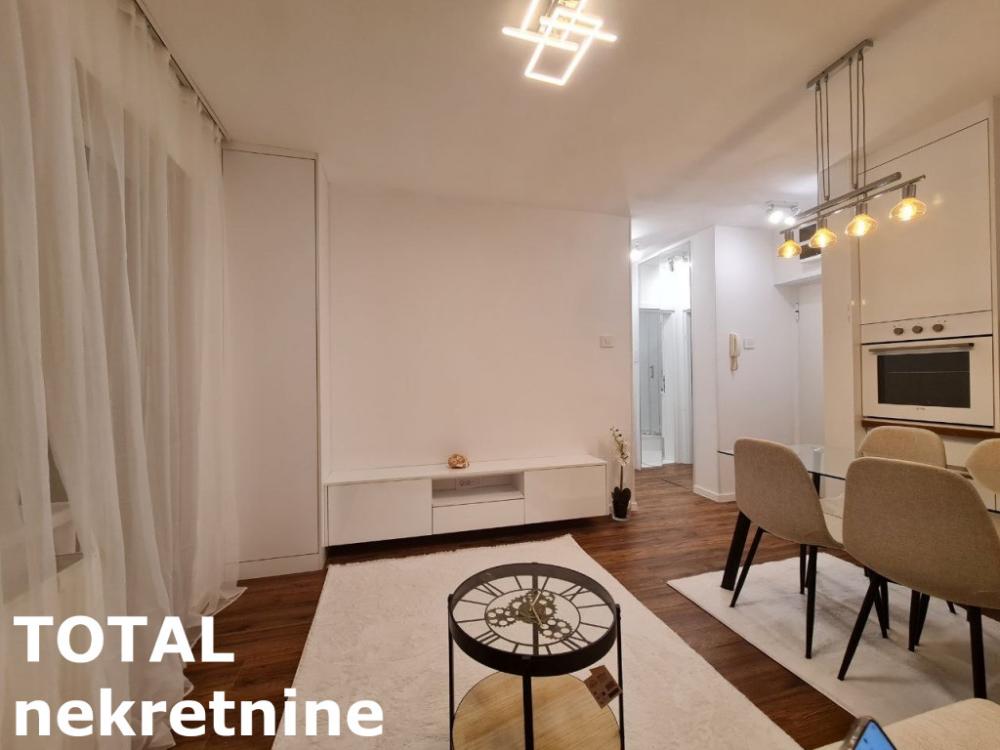 Slika 1 - Stan,NOVI SAD,CENTAR,kv: 35.00, € 135000, ID: 1102047