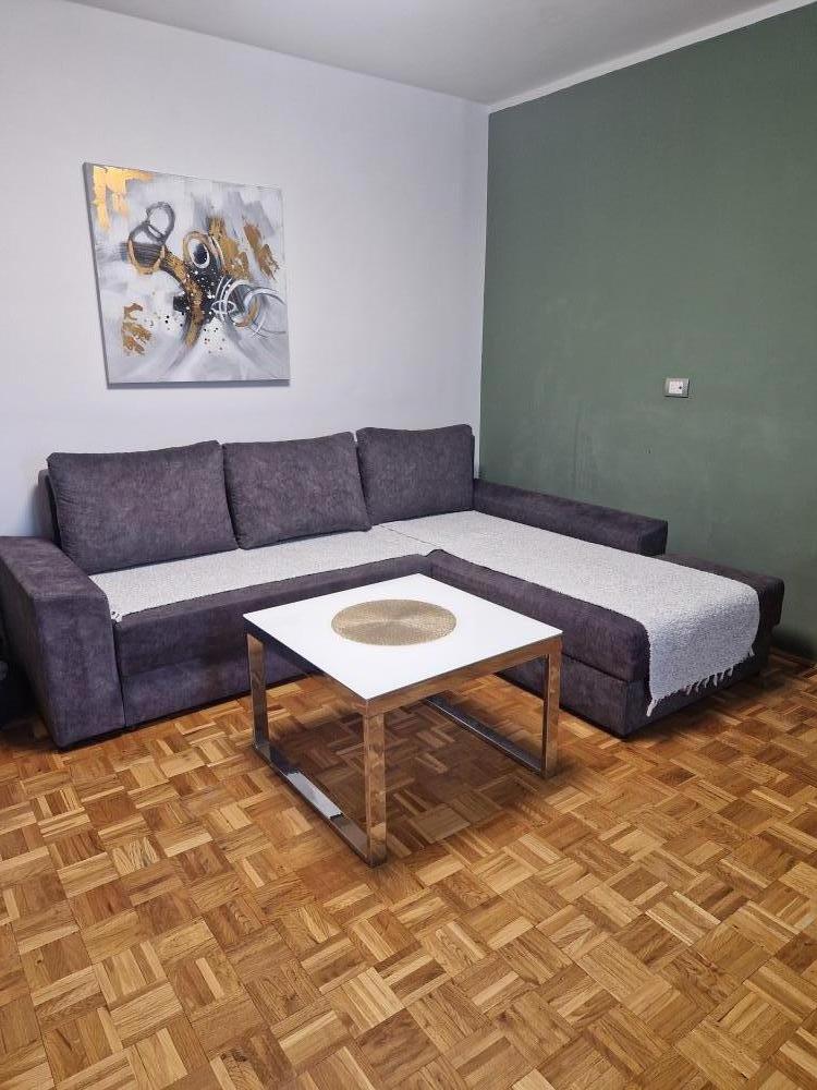 Slika 1 - Jednoiposoban, 55m2, Novo naselje Novi Sad, sa terasom, ima lift