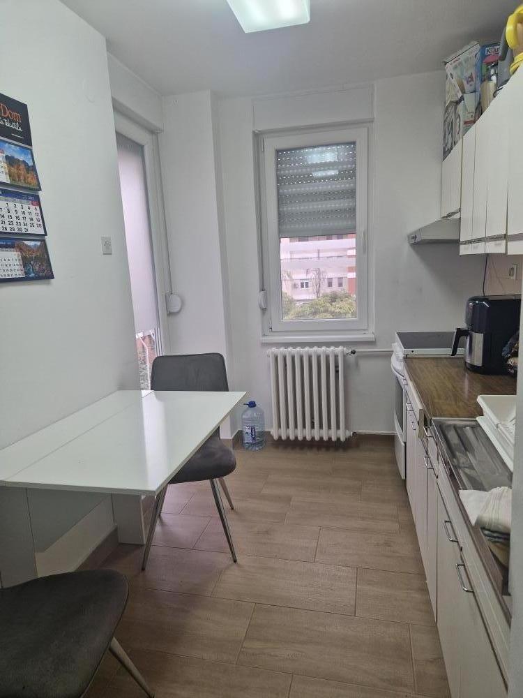 Slika 2 - Jednoiposoban, 55m2, Novo naselje Novi Sad, sa terasom, ima lift