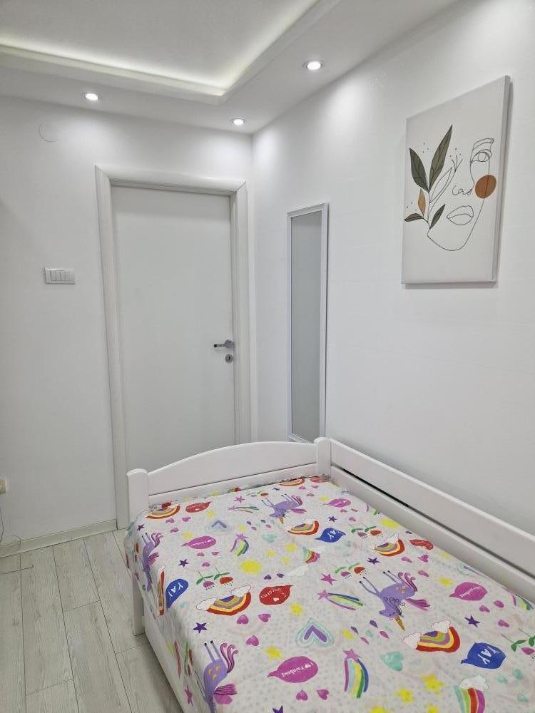 Slika 6 - Jednoiposoban, 55m2, Novo naselje Novi Sad, sa terasom, ima lift