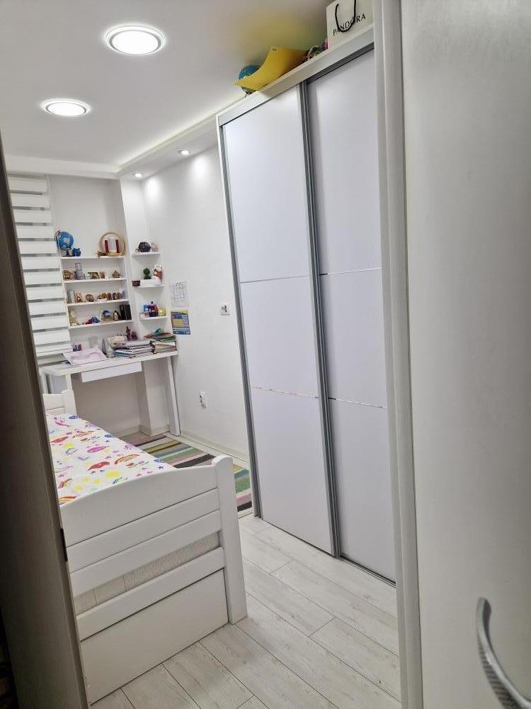 Slika 7 - Jednoiposoban, 55m2, Novo naselje Novi Sad, sa terasom, ima lift