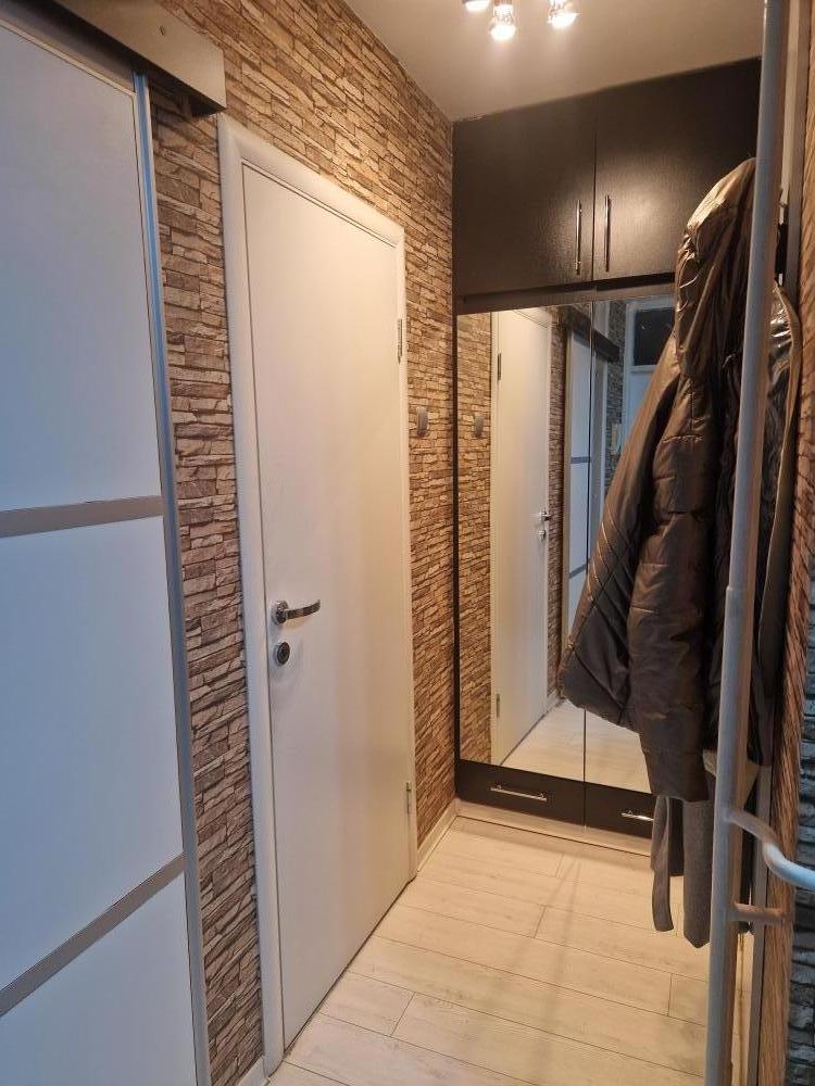 Slika 9 - Jednoiposoban, 55m2, Novo naselje Novi Sad, sa terasom, ima lift