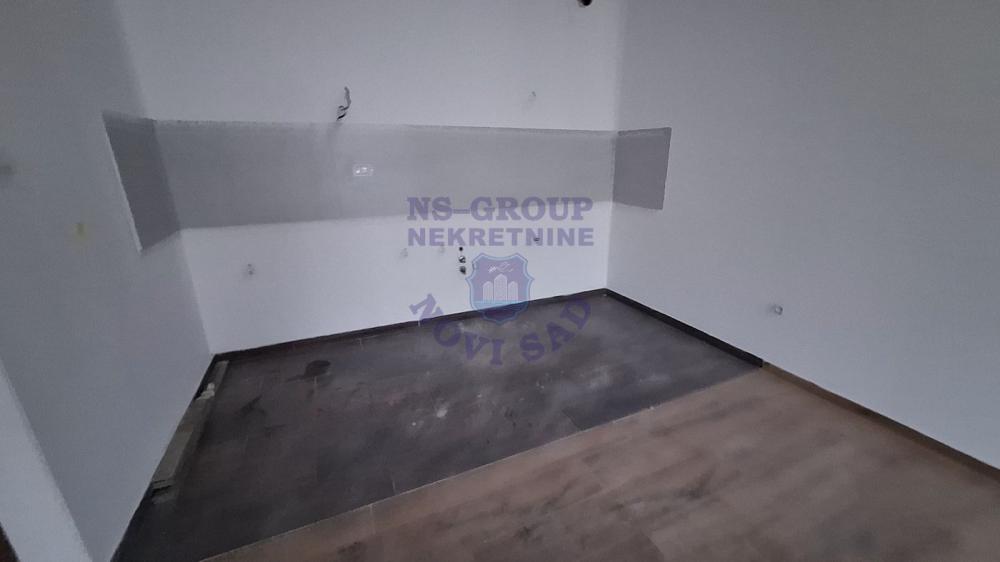 Slika 2 - Troiposoban, 62m2, Telep Novi Sad, sa terasom, ima lift