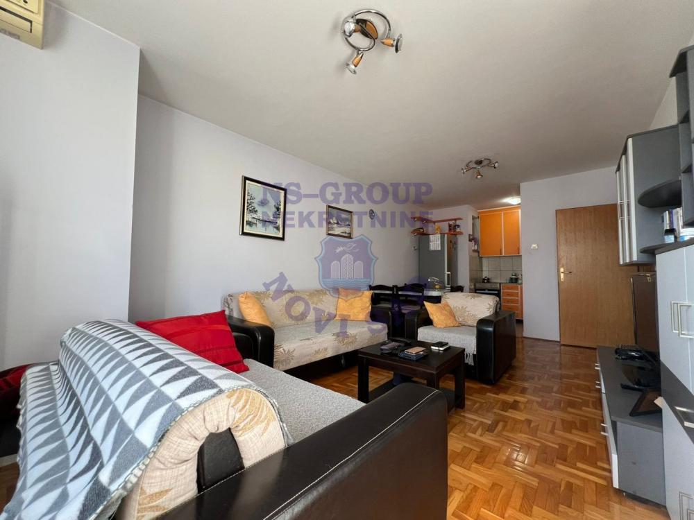 Slika 9 - Dvosoban, 50m2, Bulevar Evrope Novi Sad, sa terasom, ima lift