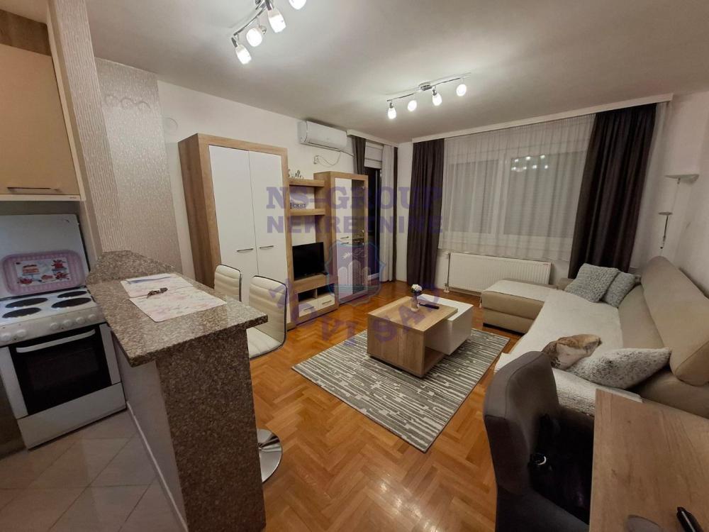 Slika 4 - Jednosoban, 30m2, Bulevar patrijarha Pavla (Somborski bulevar) Novi Sad, sa terasom, ima lift