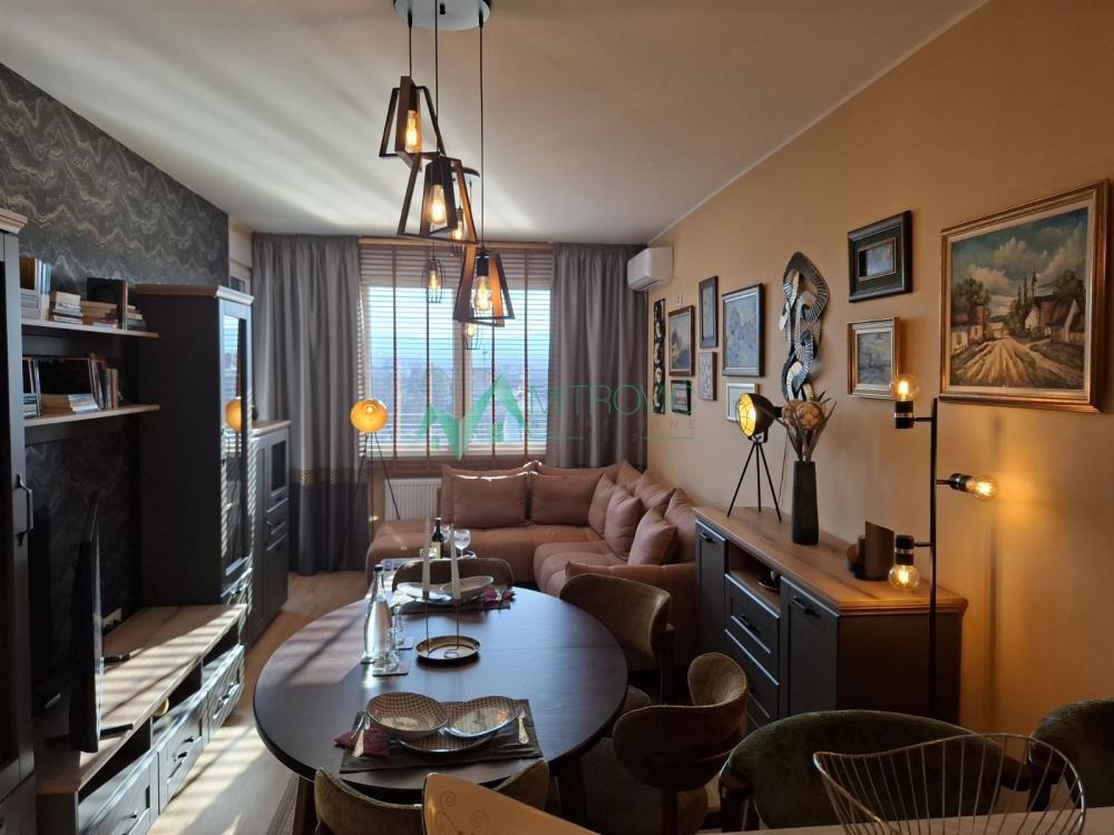 Glavna slika -Premium stan u mirnoj urbanoj vili, odmah useljiv