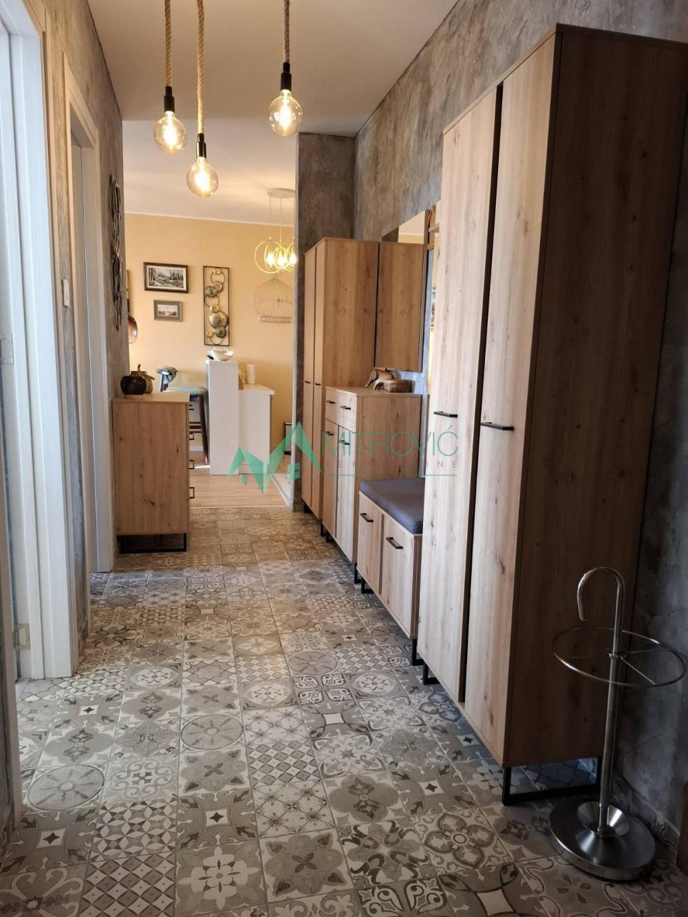 Slika 9 - Premium stan u mirnoj urbanoj vili, odmah useljiv