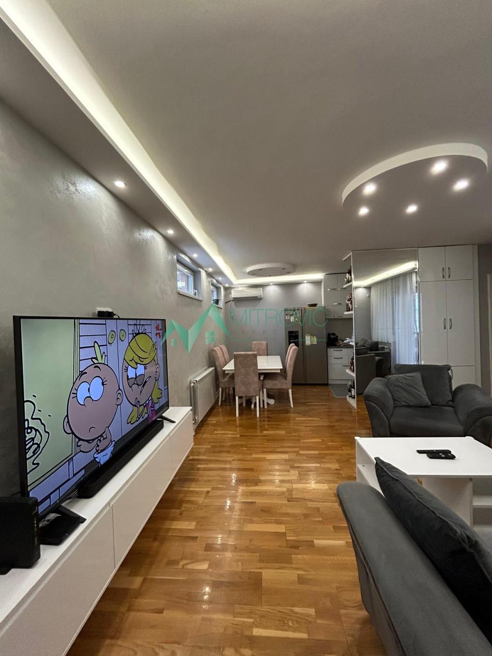 Slika 3 - Novi Sad, Sajam - Komforan, delimično namešten stan - mirna lokacija + PARKING U CENI! 