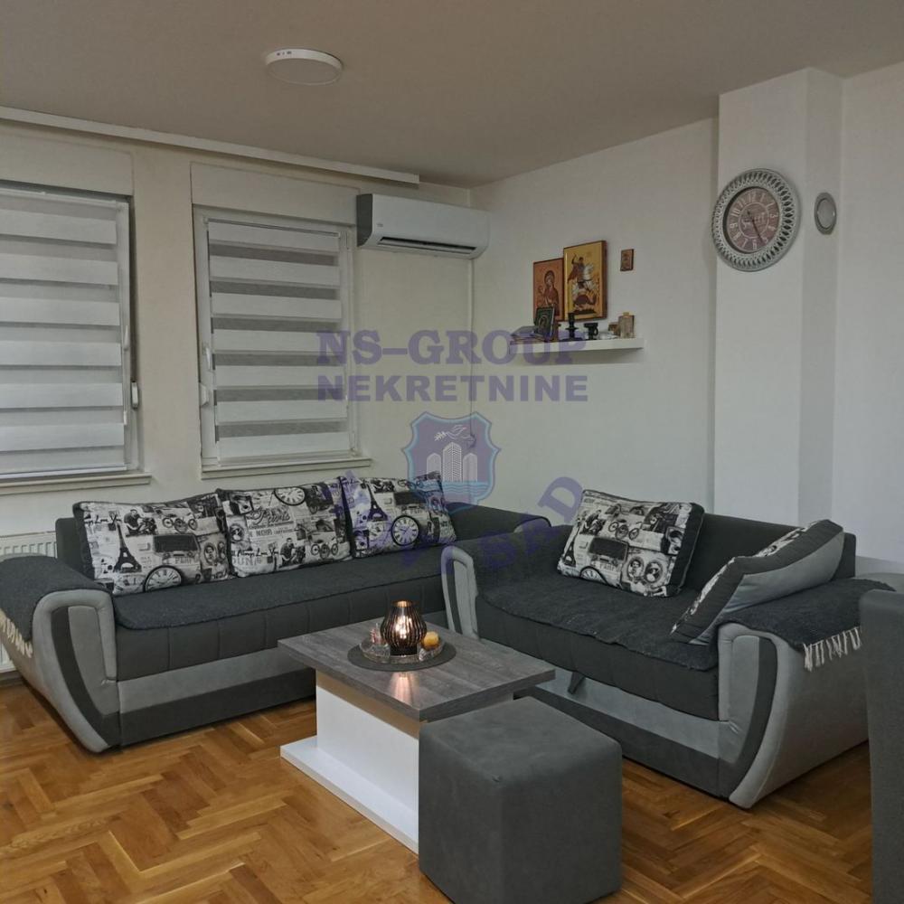 Glavna slika -Nov trosoban stan u centru Veternika!