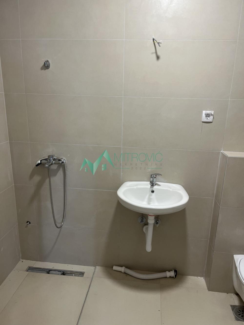 Slika 9 - Četvorosoban stan u urbanoj vili u Petrovaradinu