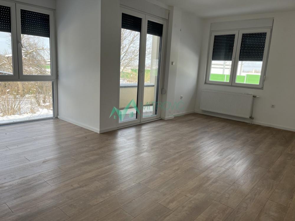 Slika 1 - Četvorosoban stan u urbanoj vili u Petrovaradinu