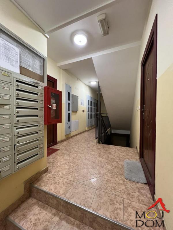 Slika 4 - Stan,NOVI SAD,PODBARA,kv: 100, € 220000, ID: 1031676