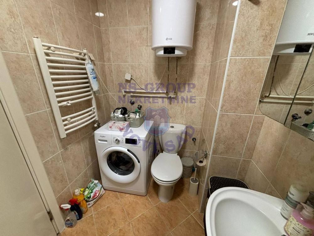 Slika 2 - Četvorosoban, 72m2, Detelinara Novi Sad, sa terasom, ima lift