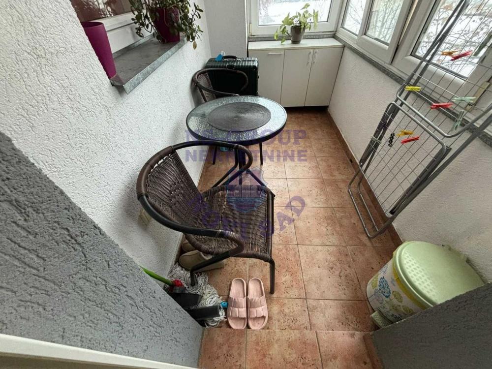 Slika 8 - Četvorosoban, 72m2, Detelinara Novi Sad, sa terasom, ima lift