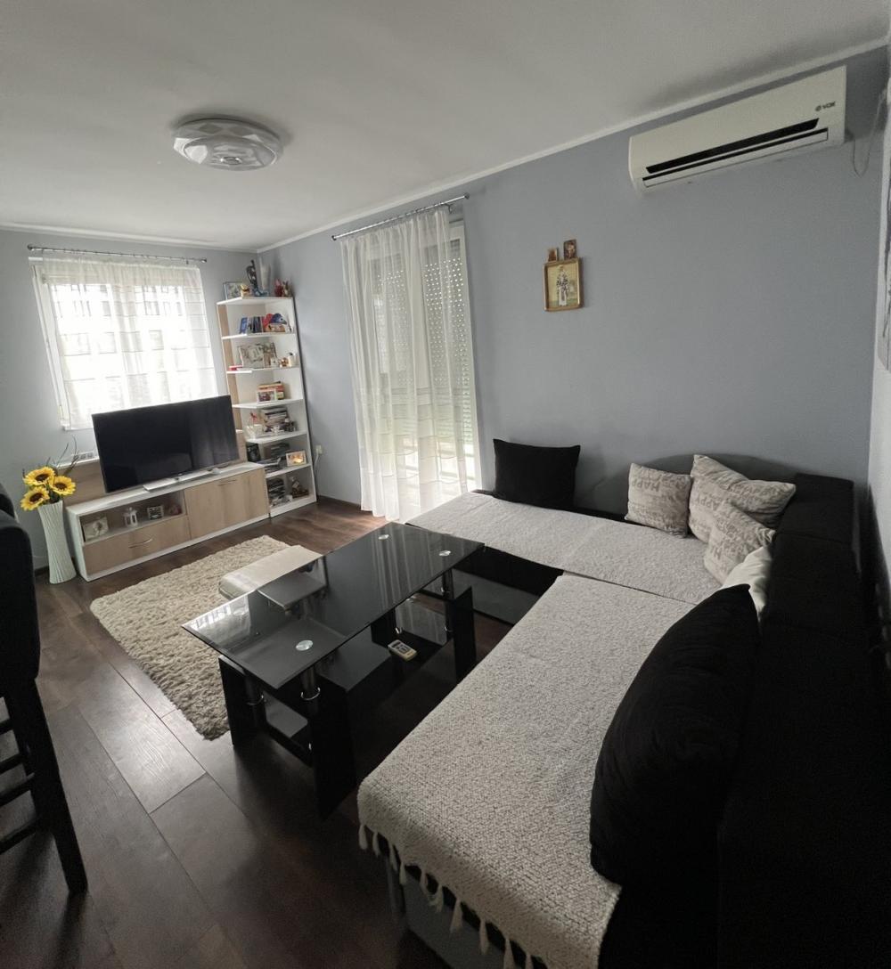 Glavna slika -Odličan dvoiposoban stan - dve terase 