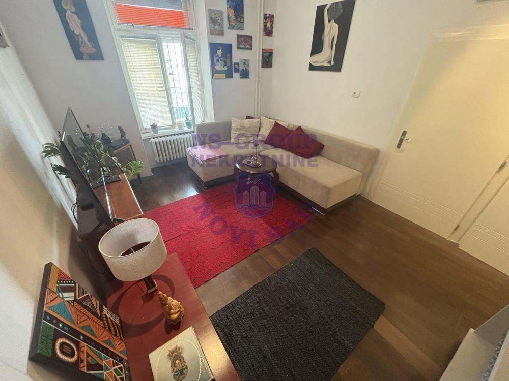 Slika 1 - Odličan četvorosoban stan u centru grada!