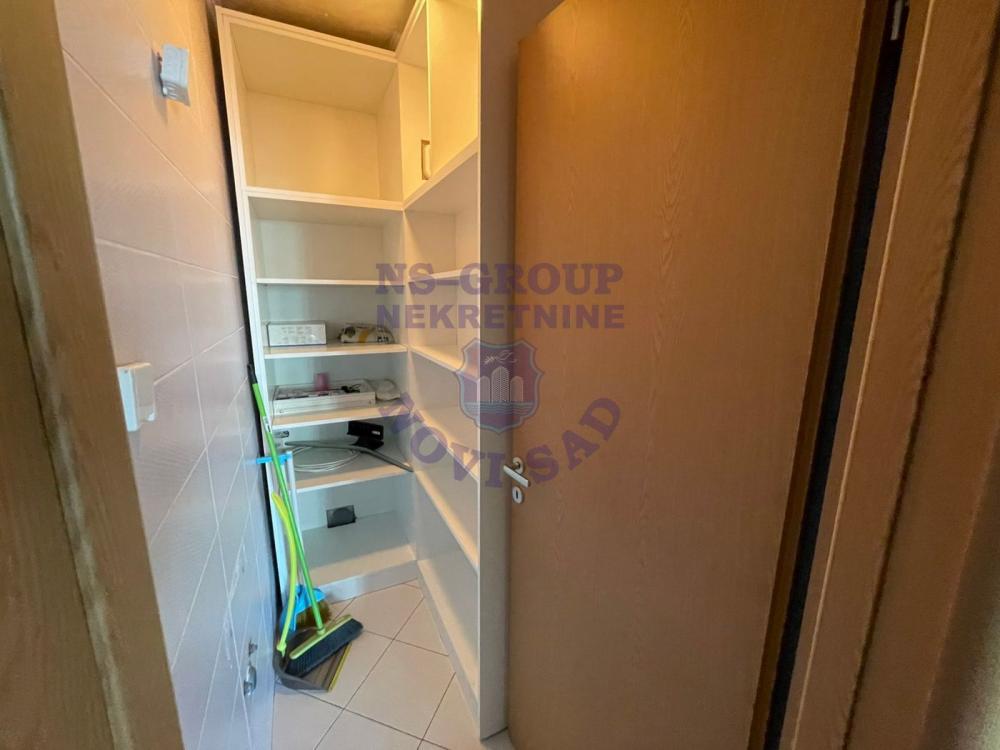 Slika 4 - Četvorosoban stan na Somborskom bulevaru! 91m2