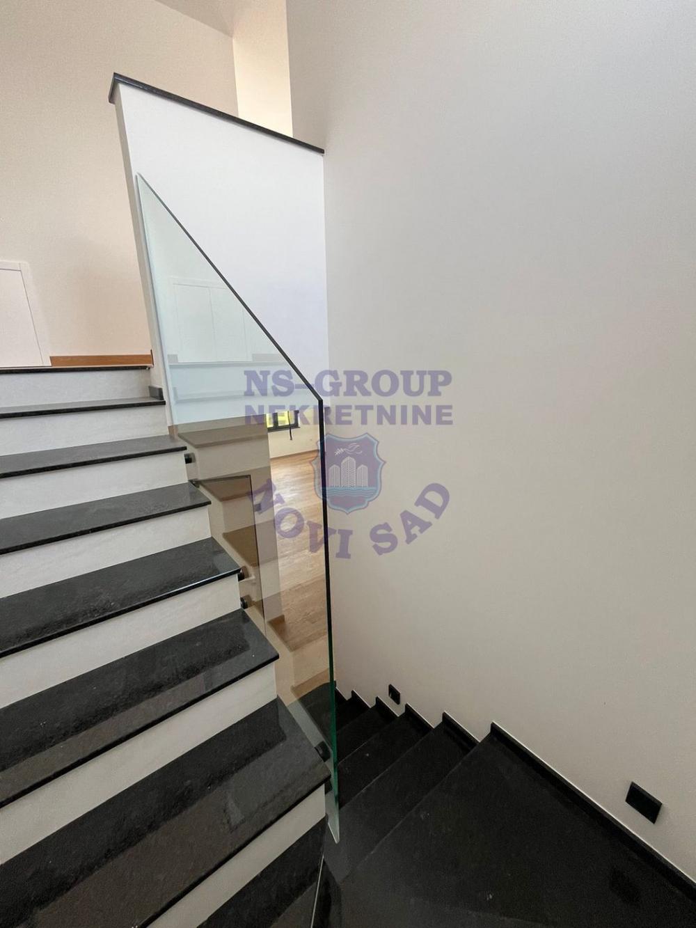 Slika 4 - Odličan četvorosoban stan na Mišeluku! 