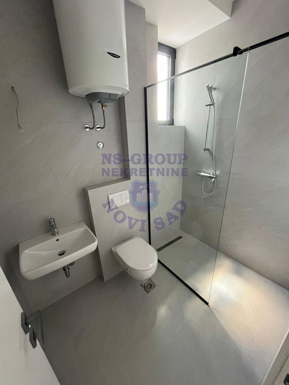 Slika 11 - Odličan četvorosoban stan na Mišeluku! 