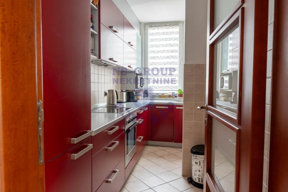 Slika 2 - Odličan petosoban stan na Grbavici! 136m2