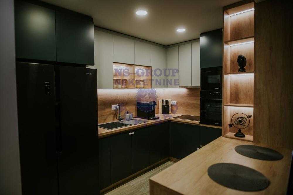 Slika 2 - Fenomenalan, luksuzan, kompletno namešten trosoban stan, dva mokra čvora - Bulevar! š. 551579