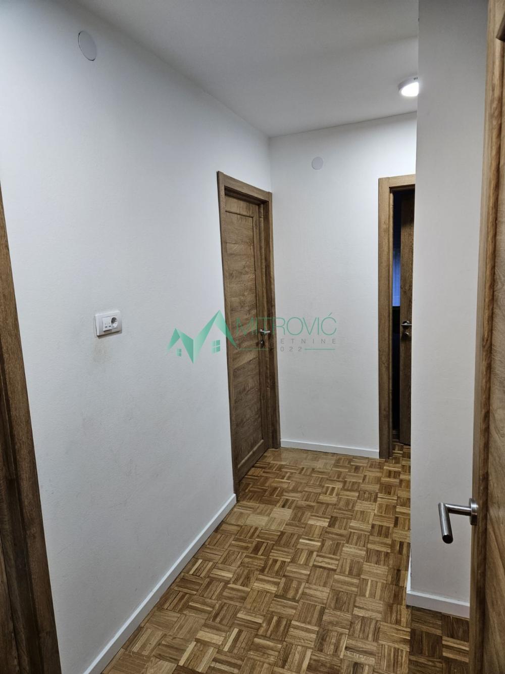 Slika 11 - Lux četvorosoban stan u blizini Novosadskog sajma, ukupne površine 96m2- izuzetna ponuda 