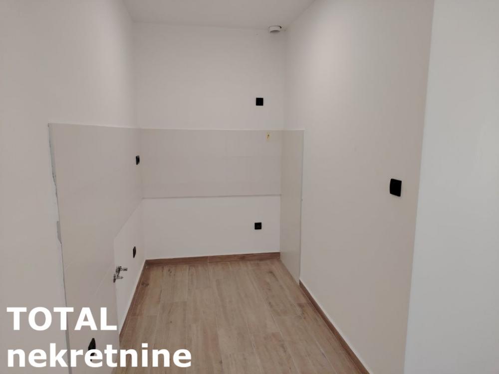 Slika 5 - Stan,NOVI SAD,TELEP,kv: 25.00, € 56000, ID: 1102084