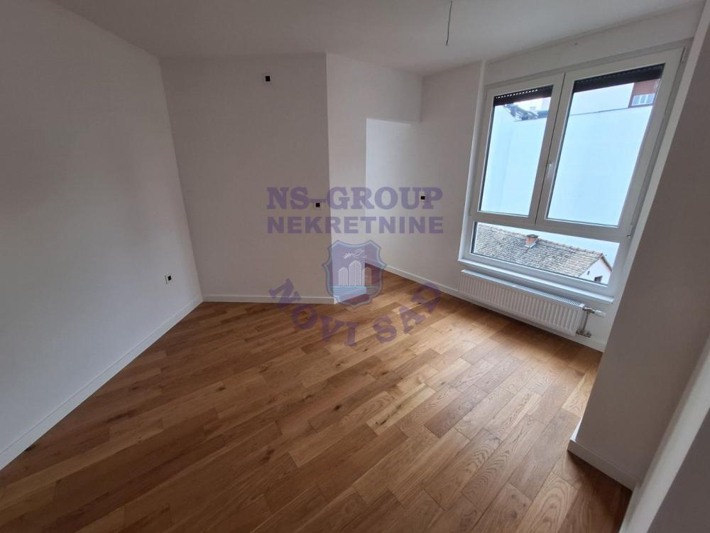 Slika 4 - Trosoban stan na Somborskom bulevaru 