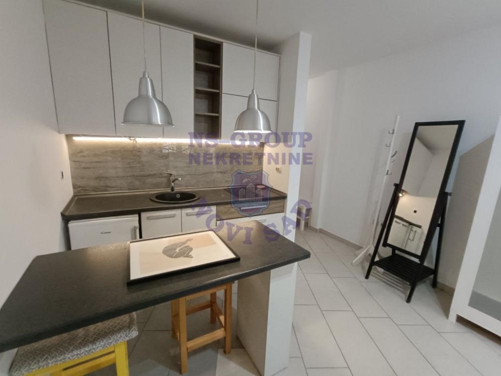 Slika 1 - Prodaja stana, 24m2, Podbara Novi Sad, sa terasom, ima lift