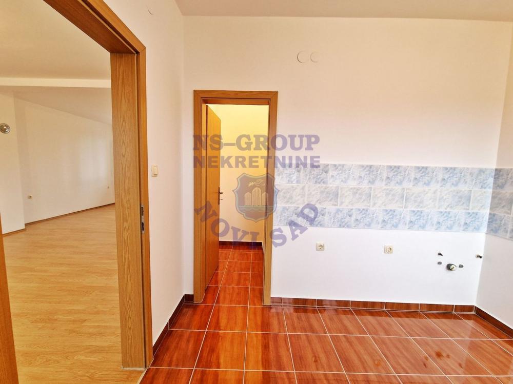 Slika 8 - Petosoban, 123m2, Novo naselje Novi Sad, sa terasom, ima lift