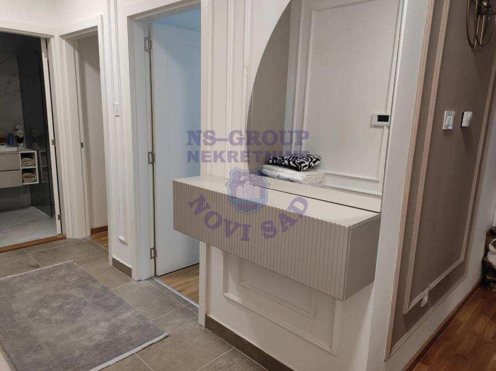 Slika 1 - Trosoban, 59m2, Avijatičarsko naselje Novi Sad, sa terasom, ima lift