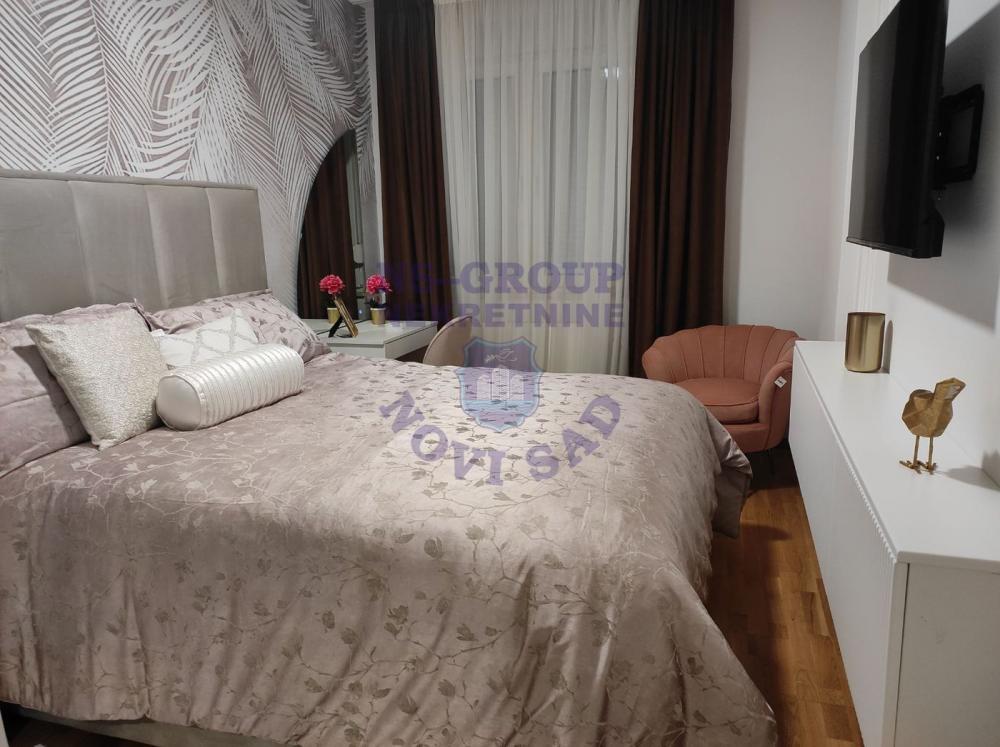 Slika 3 - Trosoban, 59m2, Avijatičarsko naselje Novi Sad, sa terasom, ima lift